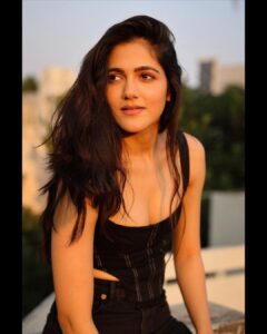 Simran Choudhary Instagram - Sunny side up 🍳
📷 @pranav.foto