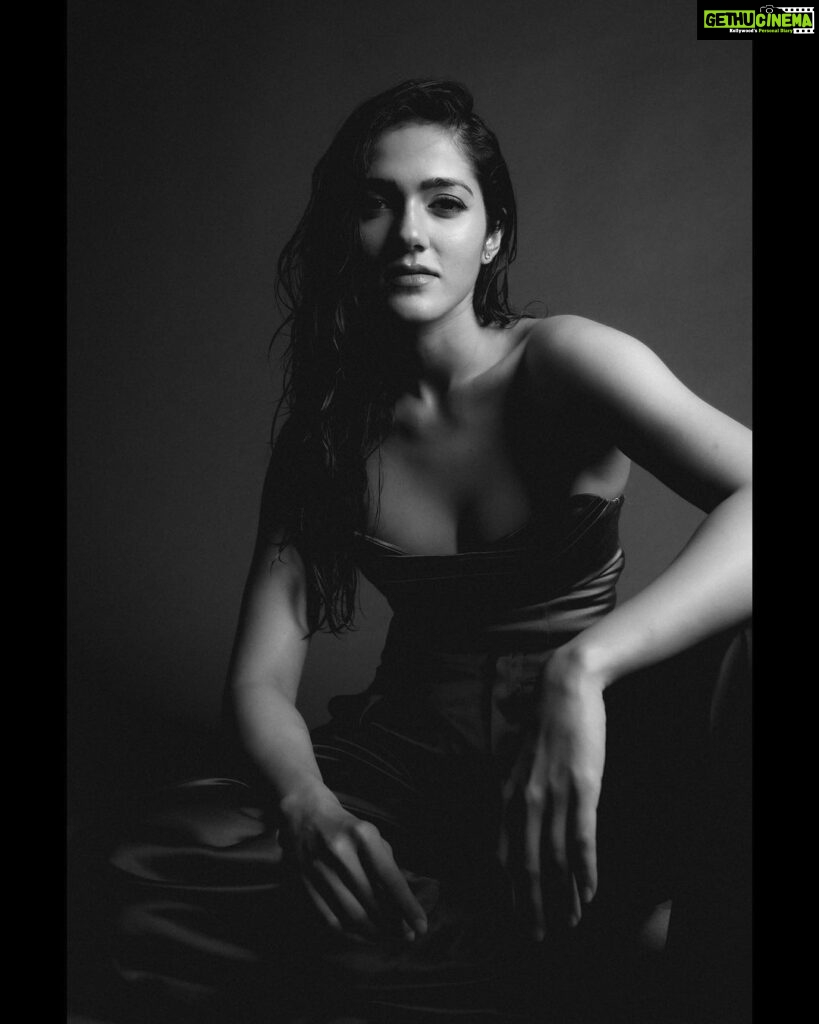 Simran Choudhary Instagram - Bond girl energy ⓿⓿❼ @pranav.foto