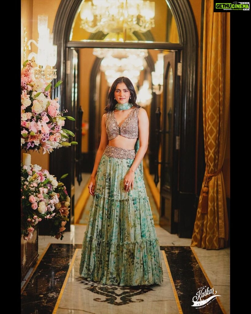 Simran Choudhary Instagram - Celebrating #GiveItUpForRo in this gorgeous outfit by @mrunalinirao 🤍🌸 Styling @pooja_reddyy ✨ Taj Mahal Palace Hotel, Mumbai, India