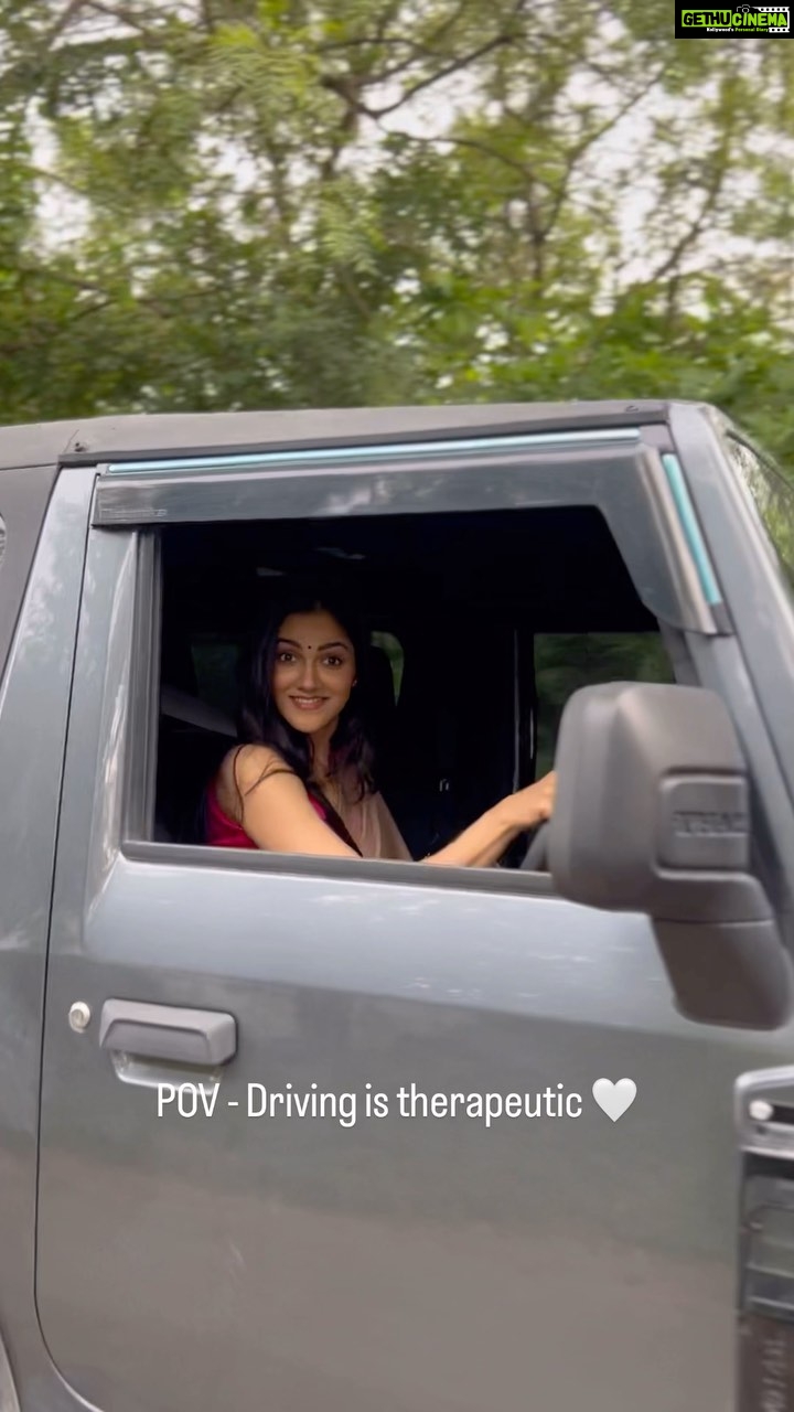 Simran Choudhary Instagram - Gears & Sarees - A love story 🤍✨ @mahindrathar #trendingreels #fyp #explorepage #thar #drive #simranchoudhary