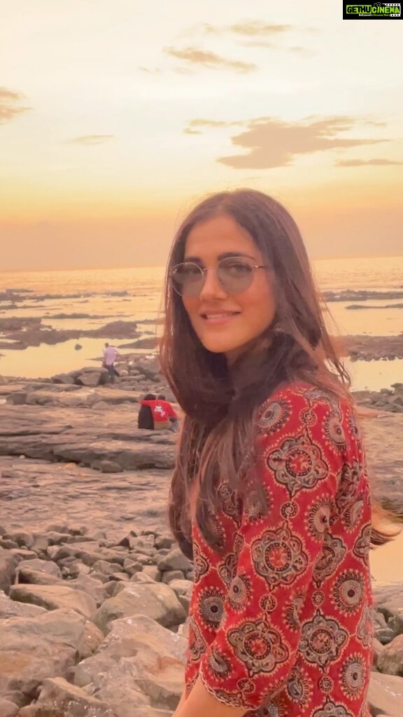 Simran Choudhary Instagram - Sea, sunset and a comfy fit. These are a few of my favourite things 🫶🏻