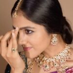Simran Choudhary Instagram - Join me to welcome the auspicious Navratri, this time with Swarna Kanchi’s magic. Through every movement, we express gratitude and our devotion to the divine goddess. Our prayers include each one of you for love, light and healing. Shubh Navratri, and what better than doing it the Swarna Kanchi way! Curated by - @aayush_on_air #Navratri #navratrispecial #aigirinandini