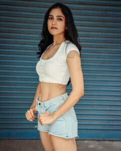 Simran Choudhary Instagram - I recognise the cliché, you don’t have to tell me twice ✌🏻
@pranav.foto