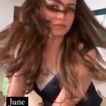 Simran Kaur Mundi Instagram - 9 months of pregnancy 🤍 . . #pregnancyjourney #throwback #newmom #happy #journey #babybumps #viral #explorepage #saturdayshenanigans #love #9months #ninemonths #newmom