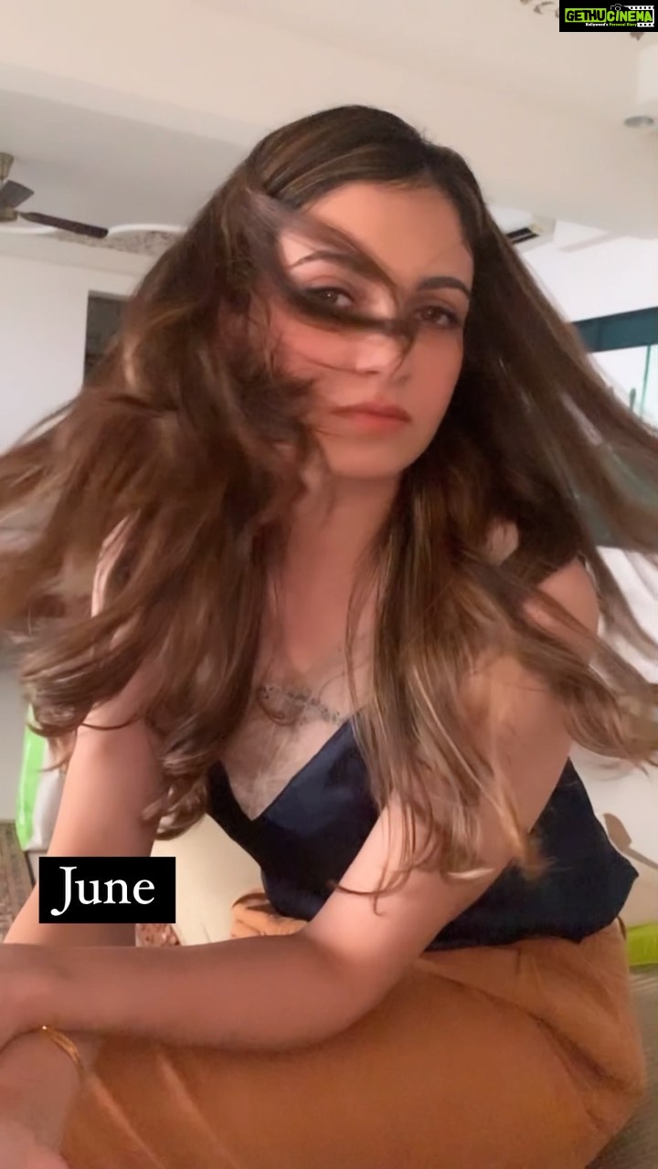 Simran Kaur Mundi Instagram - 9 months of pregnancy 🤍 . . #pregnancyjourney #throwback #newmom #happy #journey #babybumps #viral #explorepage #saturdayshenanigans #love #9months #ninemonths #newmom