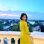Simran Sharma Instagram – they say sunsets are poetry by the sky💛🌅

📸 by the cutie @ron._.pvt