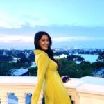 Simran Sharma Instagram – they say sunsets are poetry by the sky💛🌅

📸 by the cutie @ron._.pvt