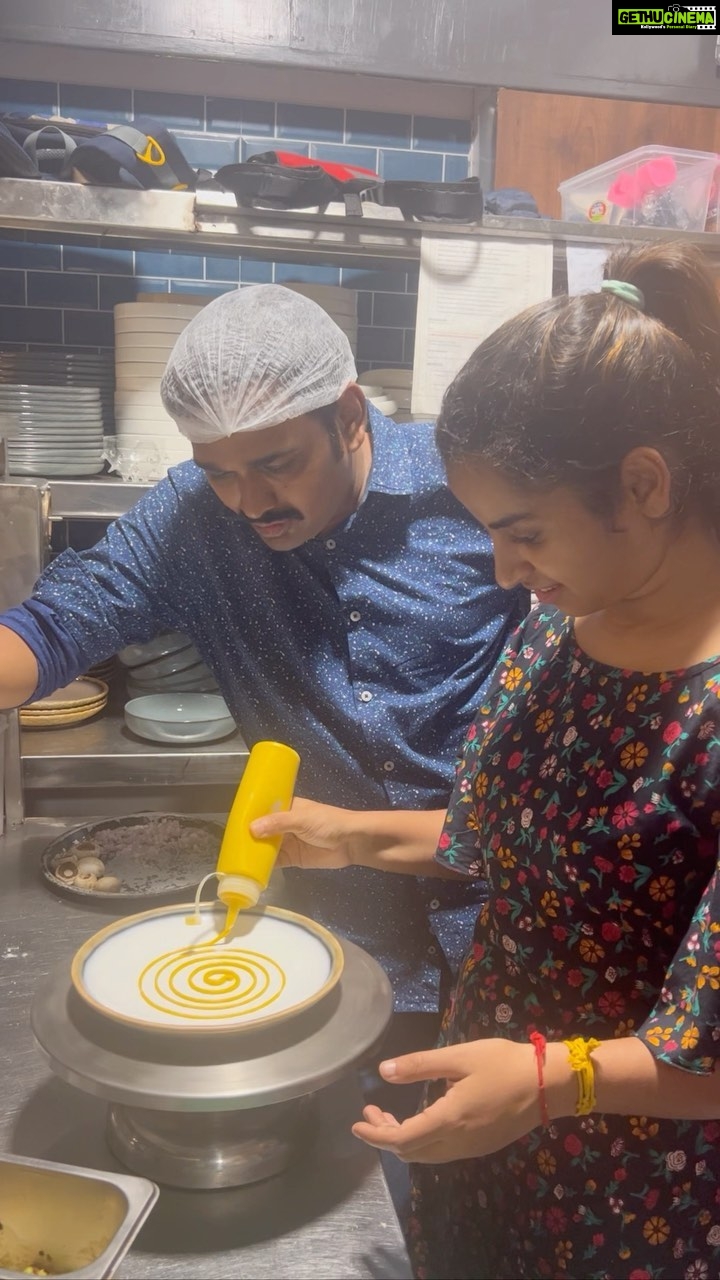 Sivaangi Krishnakumar Instagram - My dear Saravanan Chef @saravananchef , I owe these 7 months of my cooking journey completely to you ! ♥️ I am really lucky that I got mentored by you . You are the best mentor one could ever get. Even when I was ready to give up you were the backbone to cheer me up . What a patient teacher you are ♥️ without charging a single penny , you didnt give up on me till the end . You were there till 4 am to teach me leaving all your work . When you give love to someone and if you didnt get that same amount of love in return, dont worry because some unexpected people in life will return it to you more than you asked for . Saravanan chef is like that to me. Thankyou @darshan_offl for introducing him! ♥️ Thankyou so much Chef♥️ Thankyou to @nowhereinchennai and @pansaucepoetry for allowing me to use your kitchen ♥️