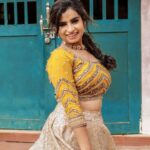 Sivaangi Krishnakumar Instagram - 💛💛💛 Outfit @savinidii_official Styling @anushaa13 Makeup @arupre_makeup_artist PC @raghul_raghupathy Accessories @aaranyarentaljewellery Edit @retouch_by_gokul
