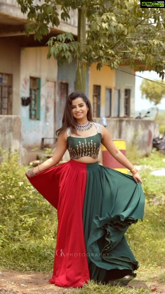 Sivaangi Krishnakumar Instagram - In this mode🧘‍♀️ Outfit @savinidii_official Styled by @paviiiee_08 Makeup @arupre_makeup_artist Video @gk_.photography._