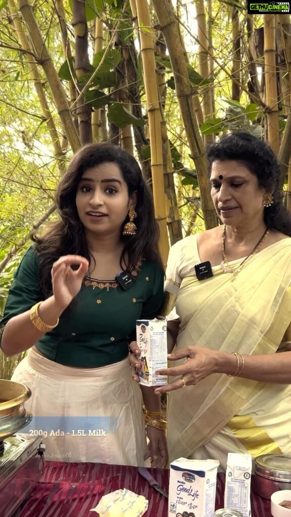 Sivaangi Krishnakumar Instagram - A Very late and very longgg Onam recipe reel😆 but we can make it for upcoming festivals and non festive days tooo.. 🤪here is my reel with my very own family♥️ Thankyou Jayamma for the recipe🥰 Thankyou @greenbergresort for allowing us to do this 🥰 Thankyou @vinaayak_sunder for the camera work and edit🥰 Camera work @_mr.menon ♥️ Thankyou @ram_kumar_nair for arranging everything ♥️