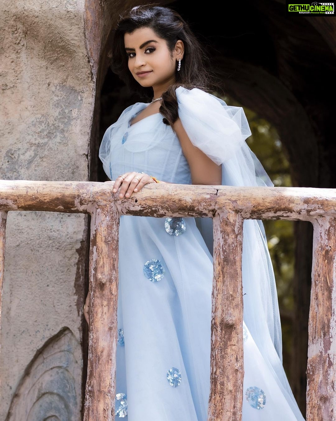 Sivaangi Krishnakumar Instagram - And the new era begins…..♥️ #cookwithcomali season 4 grand finale Wearing @gauriandnainika Outfit agent @datetheramp Styling @anushaa13 Makeup @arupre_makeup_artist Photos @raghul_raghupathy Edit @retouch_by_gokul