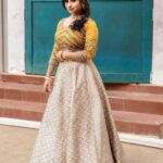 Sivaangi Krishnakumar Instagram - 💛💛💛 Outfit @savinidii_official Styling @anushaa13 Makeup @arupre_makeup_artist PC @raghul_raghupathy Accessories @aaranyarentaljewellery Edit @retouch_by_gokul