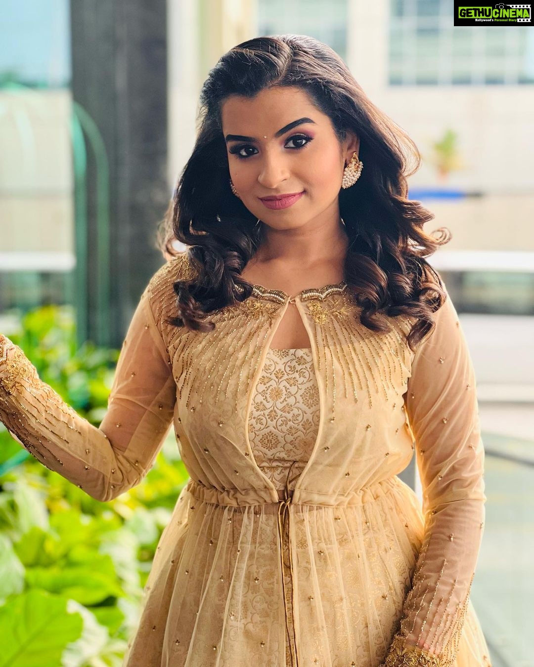 Sivaangi Krishnakumar Instagram - ⭐️🌟 Outfit @naziasyedofficial Stuling @paviiiee_08 Makeup @geo.rge21 PC @dr_k_krishnakumar appa Penang, Malaysia