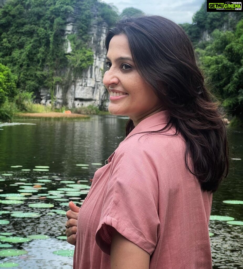 Smita Bansal Instagram - Dint know what to expect here, but what I saw took my breath away. #ninhbinh #natureatitsbest #boatride #beauty