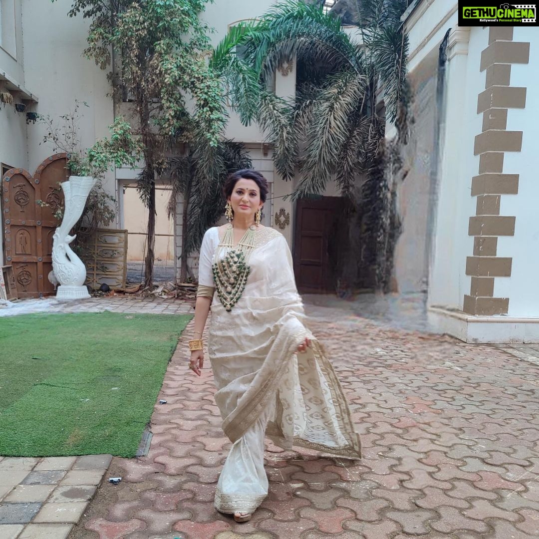 Smita Bansal Instagram - All time favourite #sareelover #white #saree #neelamoberoi #bhagyalakshmi #happy