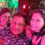 Smita Bansal Instagram - Tujh mein rab dikhta hai, Papa mein kya kaun. Happy birthday papa. @rtn.skbansal I love you.