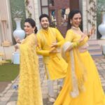 Smita Bansal Instagram - What jhumka ?? Who did it better ? #iykyk Video credits- @imrohitsuchanti #jhumka #rarkpk #bhagyalakshmi #coactors #inbetweenshots #fun #trending