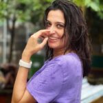 Smita Bansal Instagram - Yeh monsoon ka jaadu hai mitwa….. #monsoon #bombayrains #lavender #rains #baarish #vibes #sunday