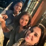 Smita Bansal Instagram - Aur fir hum mile…❤️❤️❤️ #friendship #friends #friendsforever #costar #memories #yjhjkstarplus #yjhjkfamily #yehjaduhaijinnka #yehjaduhaijinka #yehjaduhaijinkastarplus @bansalsmita_ @bhattacharya.richa