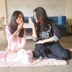 Smita Bansal Instagram - Her attitude becoming #nawabi by the day 😎 #anaagha #mummasbabygirl #love #nainanawabi