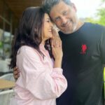 Smita Bansal Instagram - Was trying to be romantic 😠 @ankushmohla