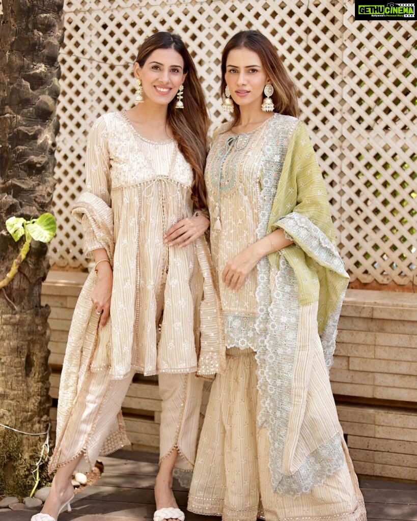 Smriti Khanna Instagram - Sisterhood 🤍 Dressed in @shopmulmul
