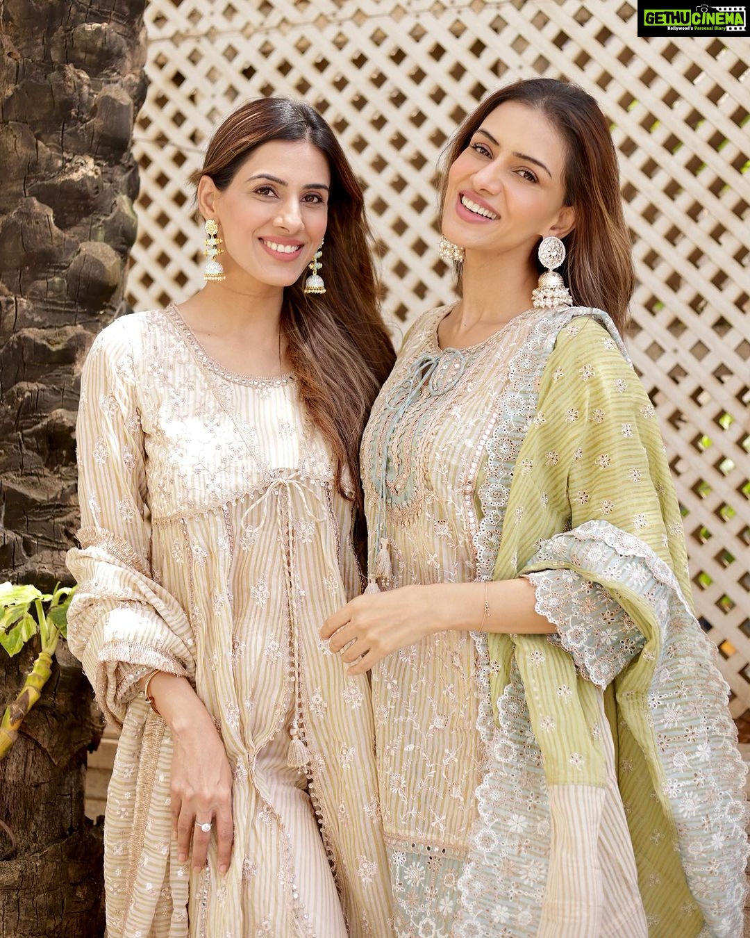 Smriti Khanna Instagram - Sisterhood 🤍 Dressed in @shopmulmul