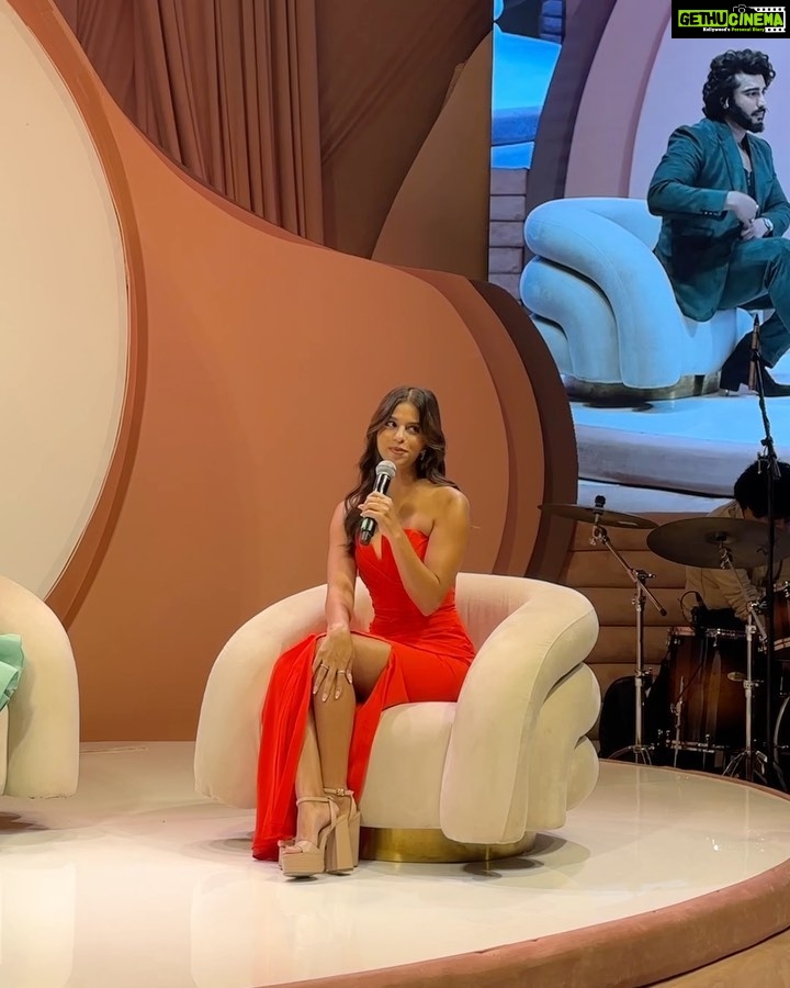 Smriti Khanna Instagram - Last night for the most epic reveal by @tirabeauty featuring @kareenakapoorkhan, @kiaraaliaadvani and @suhanakhan2 . #ForEveryYou @prpundit