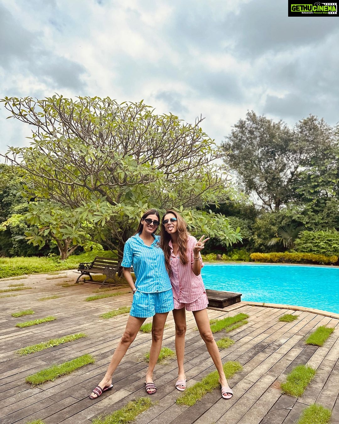 Smriti Khanna Instagram - Alibaug dump 🏝️ Location courtesy @stayvista_official at Wander Beyond #hosted Alibag