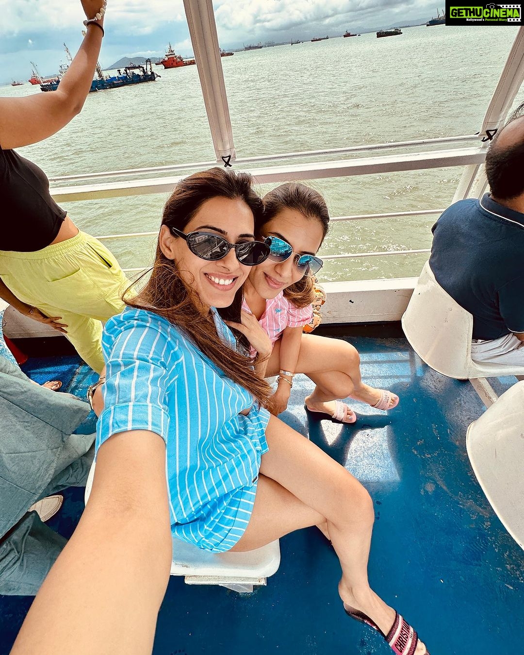 Smriti Khanna Instagram - Alibaug dump 🏝️ Location courtesy @stayvista_official at Wander Beyond #hosted Alibag