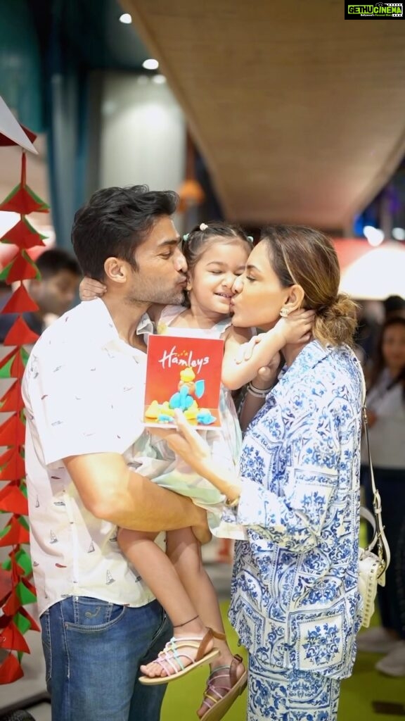 Smriti Khanna Instagram - One of our favourite festivals is Ganesh Chaturthi! And this year, we kickstarted the celebrations with @Hamleysindia! Anayka, Gautam and I headed to the Hamleys store in Jio Mall and Anayka had a blast moulding Ganeshji at their festive kiosk setup. It was indeed a day spent well with my family. You too can create these special memories by heading to the nearest Hamleys store near you.