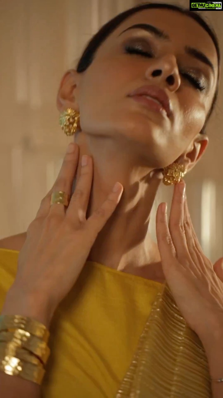 Smriti Khanna Instagram - Celebrating the launch of the flagship @aashniandco in India Wearing @431_88 @aashniandco PR @tandemcommunication Earrings @qisbyashmeet Bangles @bblingg_meghana