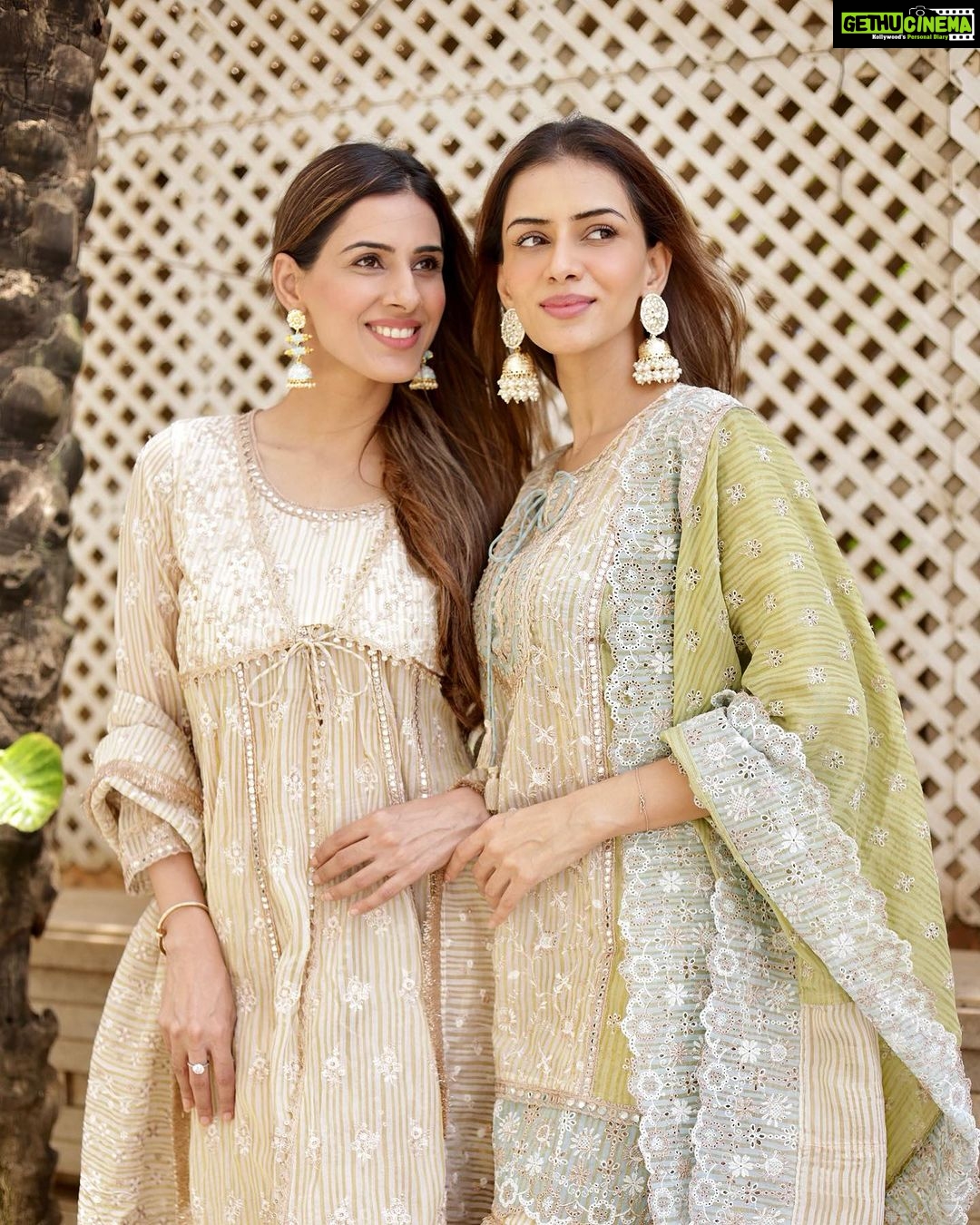 Smriti Khanna Instagram - Sisterhood 🤍 Dressed in @shopmulmul