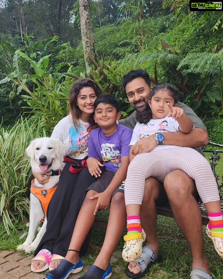 Sneha Instagram - #naturelovers #vacationmode #familytime #happy #blissful #nohaters @prasanna_actor