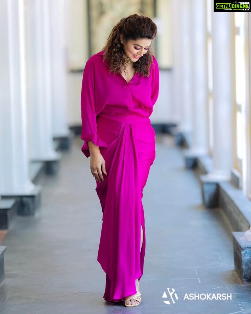 Sneha Instagram - Love just comes in one color. PINK !!! @geetuhautecouture @geetunaidu03 @ashokarsh @vijiknr @vyshalisundaram_hairstylist @bronzerbridaljewellery #lovepink💗 #pinkdress #designerwear #fashionlover #beyou #love