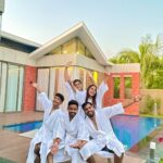Sneha Bhawsar Instagram – We didn’t realize we were making memories, we just knew we were having fun.😅🥳

📍 @royalrivierafarm @thefernroyalfarmanjar 

#cousinsmasti #crazycousins #crazyfriends #viral #explore #instagram #bhabhinanad 
#vacations #vacation #trip #ontrip