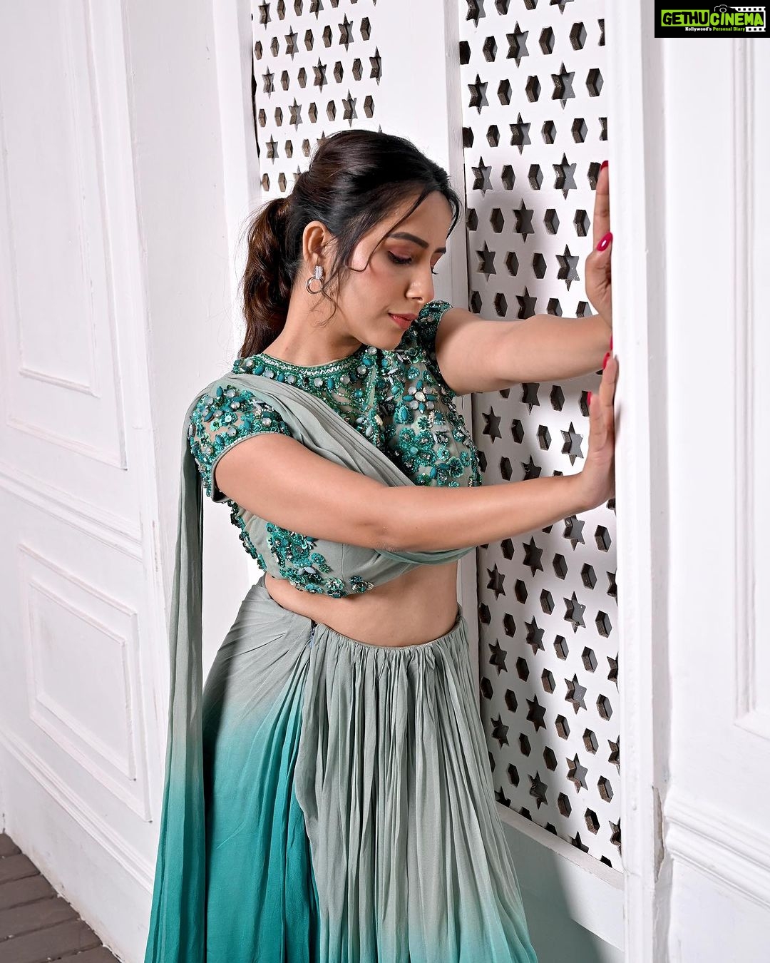 Sneha Bhawsar Instagram - Sparkle β¨ π πΈ- @ronakdave_ Wearing- @labelsimrankatyal Mua- @khushisanghvimakeup #starparivaarawards #starparivaarawards2023 #starplus #instagram #photoshoot #photography #photooftheday #picoftheday #beautiful #beauty #photo #photoposes #lifestyle #outfit #awardnight #lifestyle #fashion #bollywood #tellywood