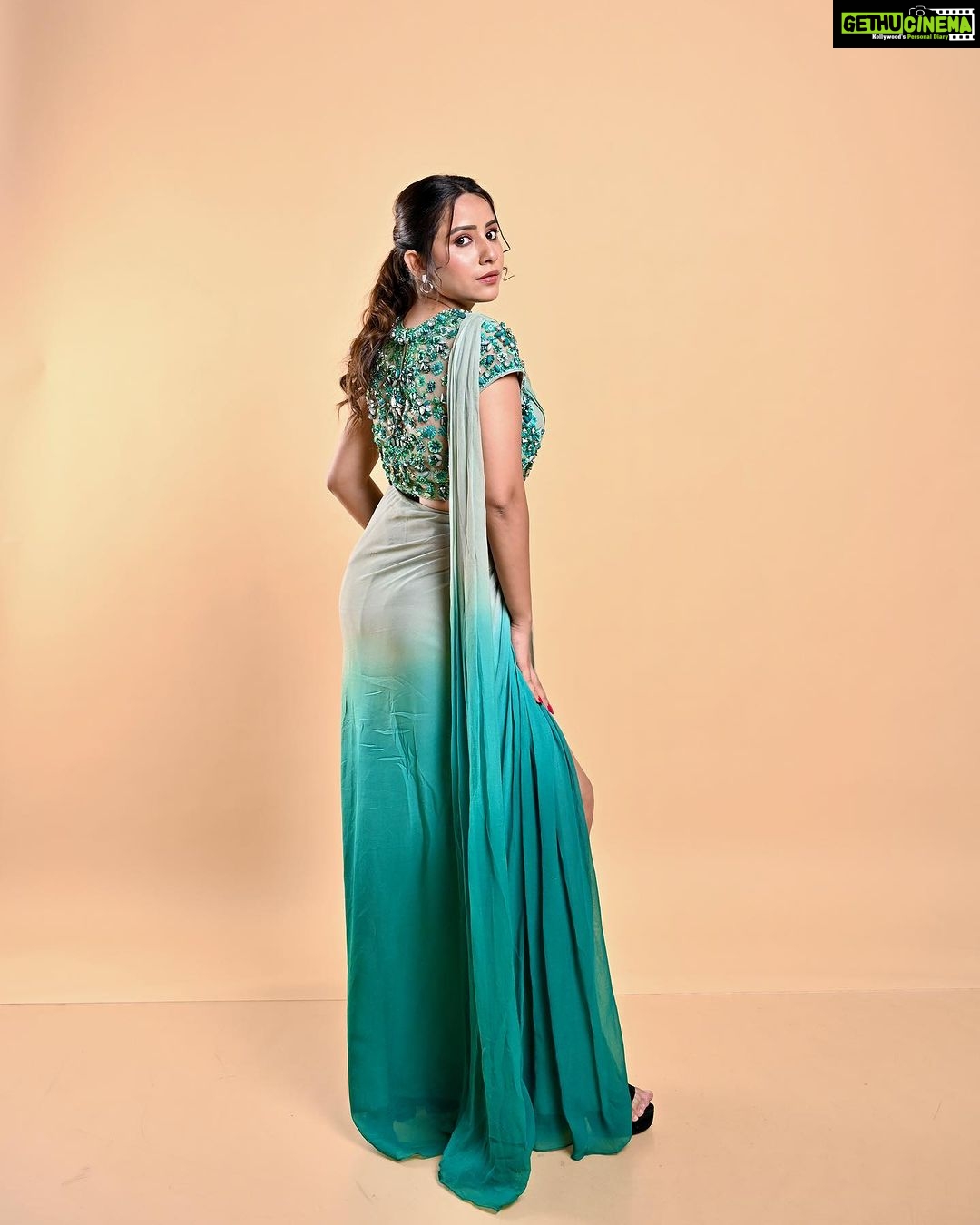 Sneha Bhawsar Instagram - Getting my pose on ๐ธ ๐ธ - @ronakdave_ Wearing- @labelsimrankatyal Mua- @khushisanghvimakeup #starparivaarawards #starparivaarawards2023 #starplus #instagram #photoshoot #photography #photooftheday #picoftheday #beautiful #beauty #photo #photoposes #lifestyle #outfit #awardnight #lifestyle #fashion #bollywood #tellywood