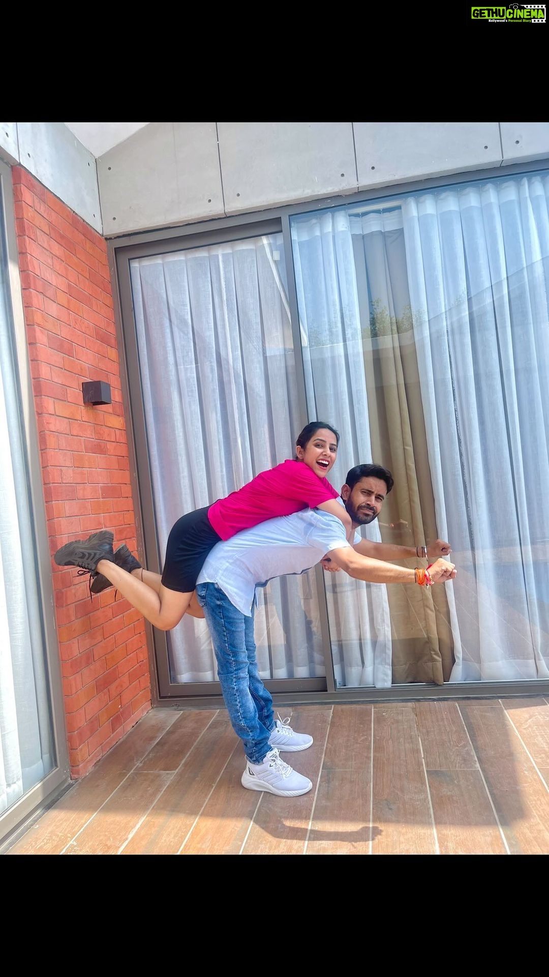Sneha Bhawsar Instagram - This is what it looks like when brother choreographs a dance π Have to give the choreography credit to my brother π
DC - @meet451 π - @royalrivierafarm @thefernroyalfarmanjar #funnyreel #cousinsmasti #crazycousins #crazyfriends #comedyvideos #comedyreels #viral #explore #trendingreel #instagram #bhaibehan #bhaibehanfunnyreel #vacations #vacation #trip #ontrip