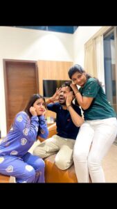 Sneha Bhawsar Instagram - Chugali 😂🤭
📍 @royalrivierafarm @thefernroyalfarmanjar 

#funnyreel #cousinsmasti #crazycousins #crazyfriends #comedyvideos #comedyreels #viral #explore #trendingreel #instagram #bhabhinanad 
#vacations #vacation #trip #ontrip