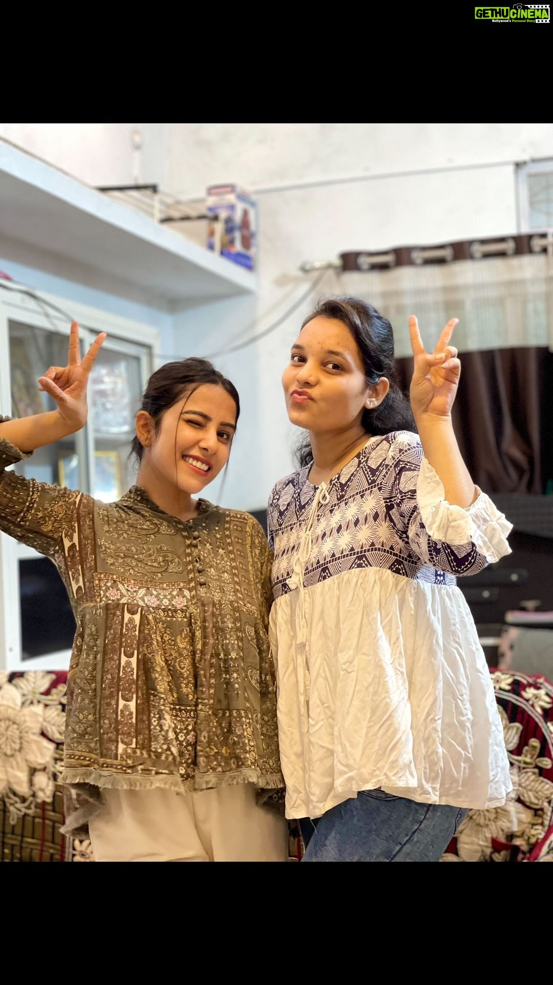 Sneha Bhawsar Instagram - Cousins? Nah, we’re best friends. ✨❤️🤗 Dc- @shazebsheikh #cousinsmasti #crazycousins #crazyfriends #dancevideos #dancewithcousin #sisters #sisterslove #sistergoals #heeriye #viral #explore #trendingreel #instagram