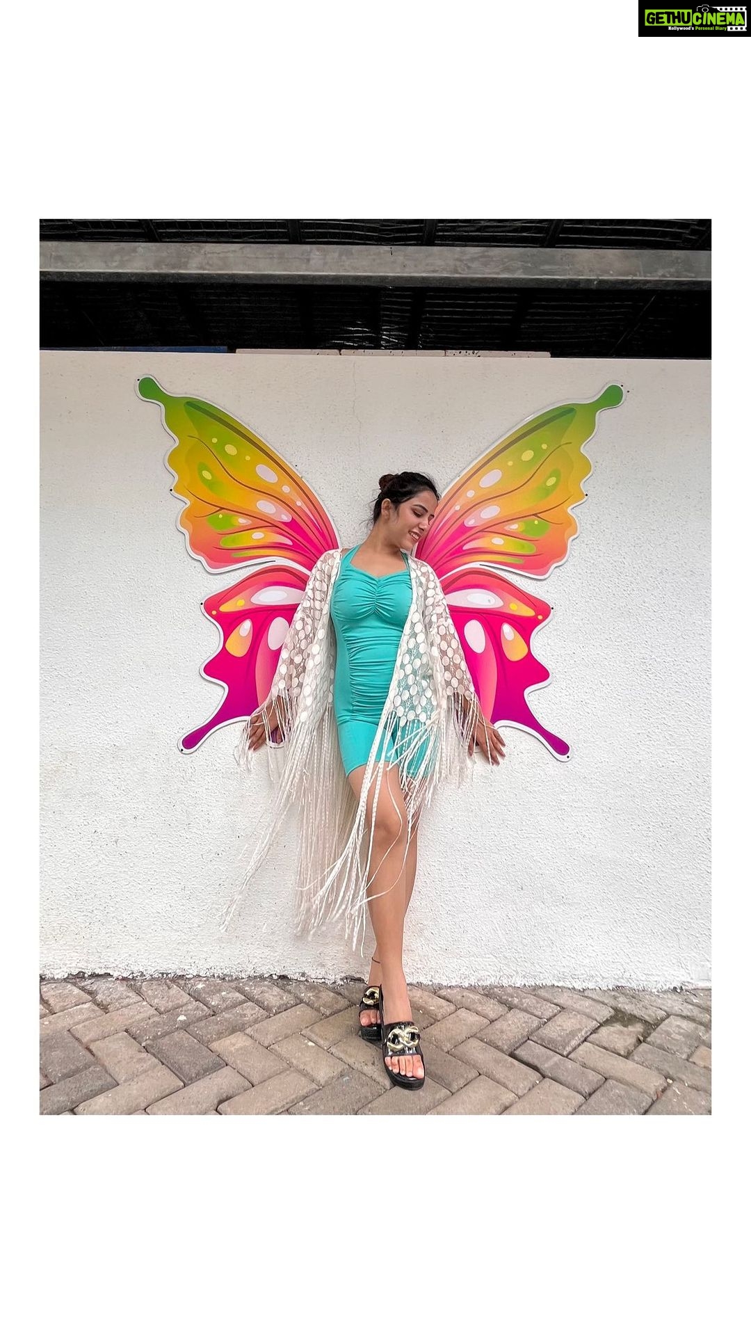 Sneha Bhawsar Instagram - HAPPINESS IS ALL ABOUT MAKING YOUR OWN WAVES π β¨βΊοΈβοΈ π - @imagicaaworld #imagicawaterpark #swimming #waterpark #imagicaaworld #vacaymood #travelblogger #travel #vacation #onvacations #imagicawaterpark #novotel #trip #grouptrip #livelifetothefullest #livelife #fun #happiness #actors #snehabhawsar