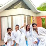 Sneha Bhawsar Instagram – We didn’t realize we were making memories, we just knew we were having fun.😅🥳

📍 @royalrivierafarm @thefernroyalfarmanjar 

#cousinsmasti #crazycousins #crazyfriends #viral #explore #instagram #bhabhinanad 
#vacations #vacation #trip #ontrip