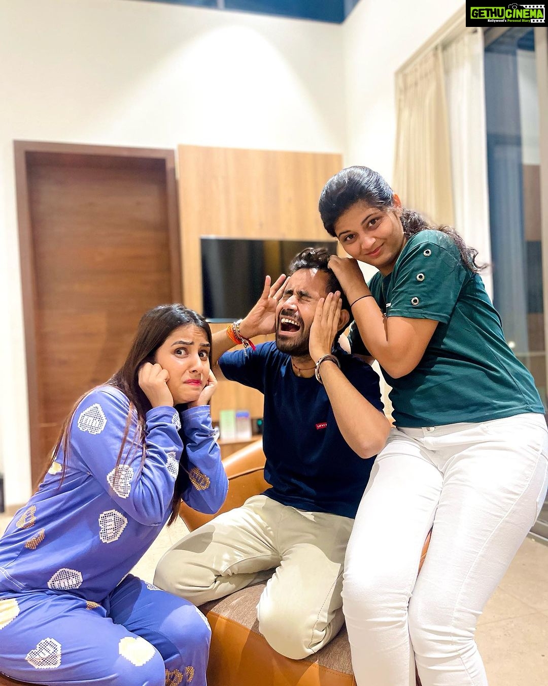 Sneha Bhawsar Instagram - We didn’t realize we were making memories, we just knew we were having fun.😅🥳 📍 @royalrivierafarm @thefernroyalfarmanjar #cousinsmasti #crazycousins #crazyfriends #viral #explore #instagram #bhabhinanad #vacations #vacation #trip #ontrip