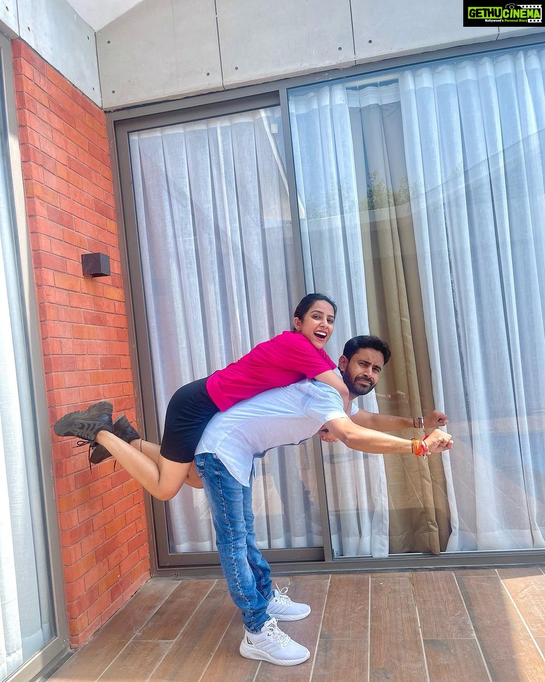 Sneha Bhawsar Instagram - We didn’t realize we were making memories, we just knew we were having fun.😅🥳 📍 @royalrivierafarm @thefernroyalfarmanjar #cousinsmasti #crazycousins #crazyfriends #viral #explore #instagram #bhabhinanad #vacations #vacation #trip #ontrip