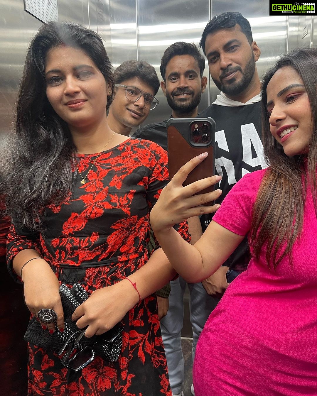 Sneha Bhawsar Instagram - We didn’t realize we were making memories, we just knew we were having fun.😅🥳 📍 @royalrivierafarm @thefernroyalfarmanjar #cousinsmasti #crazycousins #crazyfriends #viral #explore #instagram #bhabhinanad #vacations #vacation #trip #ontrip