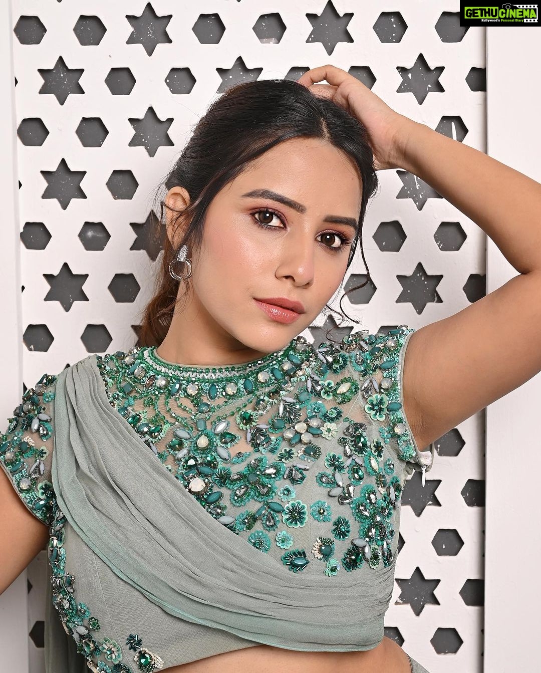 Sneha Bhawsar Instagram - Sparkle β¨ π πΈ- @ronakdave_ Wearing- @labelsimrankatyal Mua- @khushisanghvimakeup #starparivaarawards #starparivaarawards2023 #starplus #instagram #photoshoot #photography #photooftheday #picoftheday #beautiful #beauty #photo #photoposes #lifestyle #outfit #awardnight #lifestyle #fashion #bollywood #tellywood