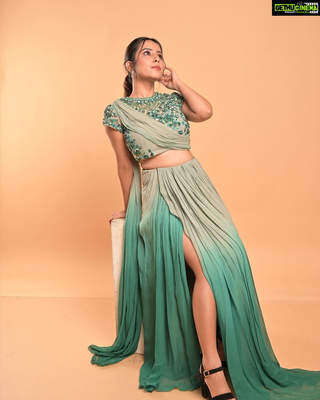 Sneha Bhawsar Instagram - Getting my pose on ๐ธ ๐ธ - @ronakdave_ Wearing- @labelsimrankatyal Mua- @khushisanghvimakeup #starparivaarawards #starparivaarawards2023 #starplus #instagram #photoshoot #photography #photooftheday #picoftheday #beautiful #beauty #photo #photoposes #lifestyle #outfit #awardnight #lifestyle #fashion #bollywood #tellywood