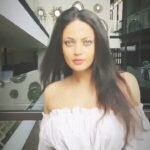 Sneha Ullal Instagram - Every step is a choice — either it’s a step towards betterment or a step away from what weighs you down. Take that step.🚶‍♂️ #StepTowardsLight #snehaullal #lifeisyours #everystepcounts #stepbystep